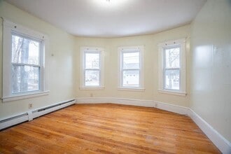 5 Mulberry St in Claremont, NH - Building Photo - Building Photo