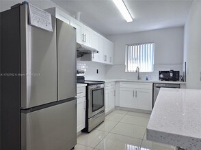 13941 SW 56th Terrace in Miami, FL - Building Photo - Building Photo