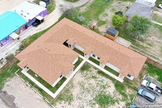 601 Evans St in Uvalde, TX - Building Photo - Building Photo