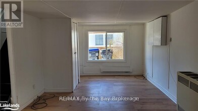 19 Glen St in Wasaga Beach, ON - Building Photo - Building Photo