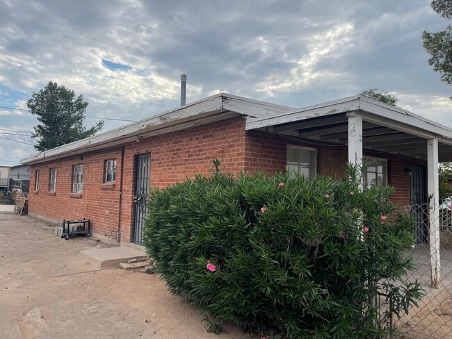 4634-4636 E 19th St in Tucson, AZ - Building Photo - Building Photo
