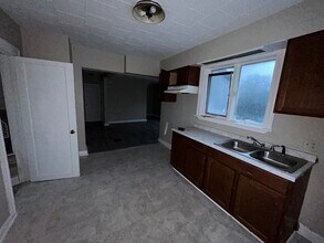 83 Taylor St, Unit 2 in Rochester, NY - Foto de edificio - Building Photo