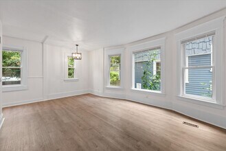 2026 E Kenilworth Pl, Unit 1 in Milwaukee, WI - Building Photo - Building Photo
