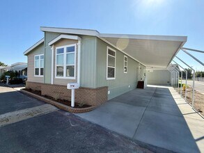 11 Palm Via in Anaheim, CA - Building Photo - Building Photo