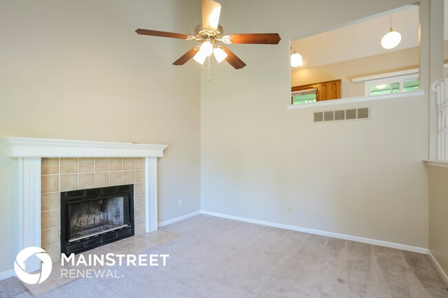 2412 Little Blue Ct in Liberty, MO - Foto de edificio - Building Photo