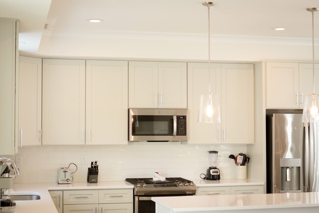 2418 Arctic Ave in Virginia Beach, VA - Building Photo - Building Photo