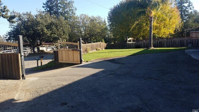 1020 Stony Glen Ln in Cotati, CA - Building Photo - Building Photo