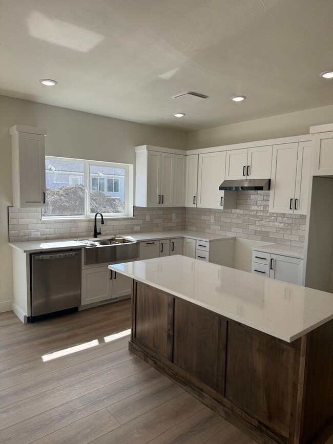 585 Idaho Ave in Sugar City, ID - Building Photo - Building Photo