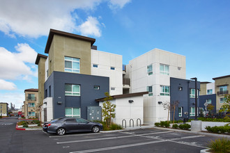 Camino & Vista Del Mar in Wilmington, CA - Foto de edificio - Building Photo