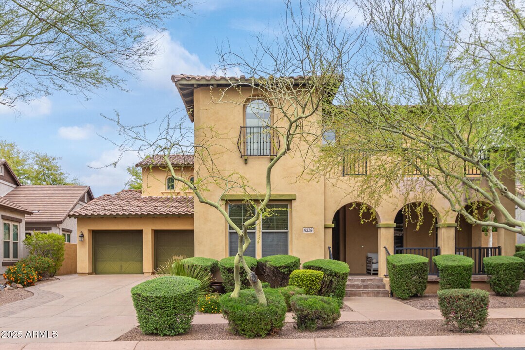 9238 E Via De Vaquero Dr in Scottsdale, AZ - Building Photo