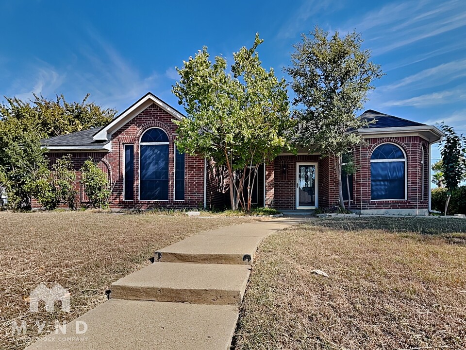 6810 Falcon St in Rowlett, TX - Building Photo