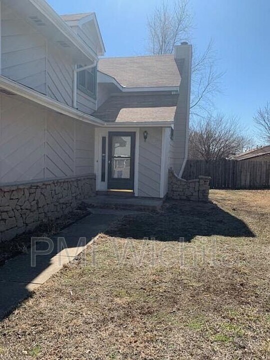1707 E Pinion Rd in Derby, KS - Foto de edificio