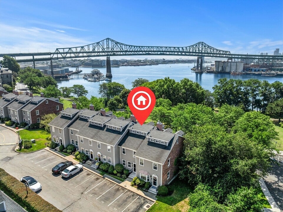 30 Breakwater Cove in Chelsea, MA - Building Photo
