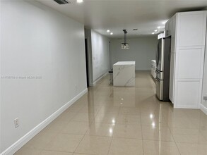 10356 SW 11th Terrace in Miami, FL - Building Photo - Building Photo