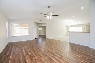 10912 E Dragoon Ave in Mesa, AZ - Foto de edificio - Building Photo