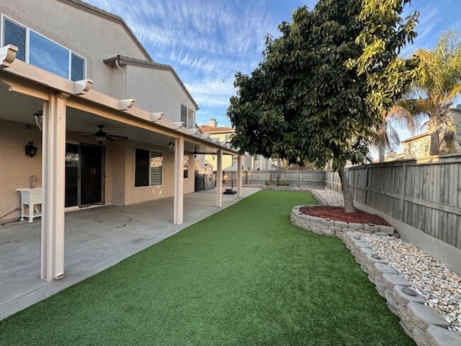 9733 Sand Hollow Way in Elk Grove, CA - Building Photo - Building Photo