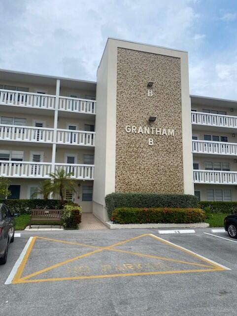 326 Grantham B in Deerfield Beach, FL - Building Photo