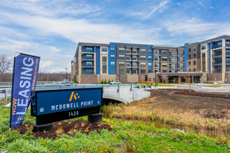 McDowell Point in Naperville, IL - Foto de edificio - Building Photo