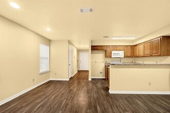 1716 S Waco St in Van Alstyne, TX - Building Photo - Building Photo