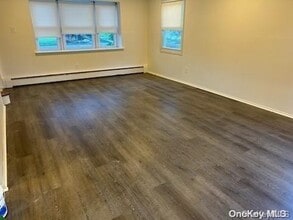 9 Maureen Ln in Stony Brook, NY - Building Photo - Building Photo
