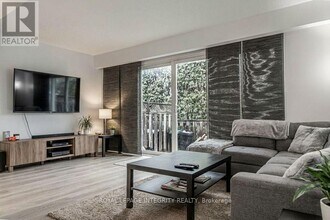 73 Hadley Cir in Ottawa, ON - Building Photo - Building Photo