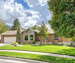 9722 Buttonwood Cir in Sandy, UT - Building Photo