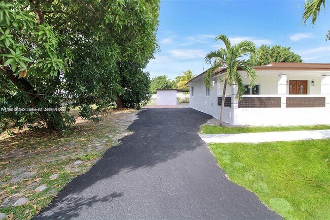 745 NW 140th St in Miami, FL - Building Photo - Building Photo