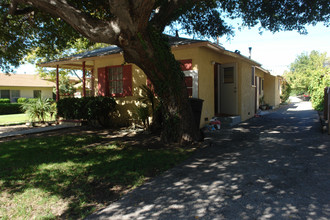 1151 Glendale Ave in Glendale, CA - Building Photo - Building Photo