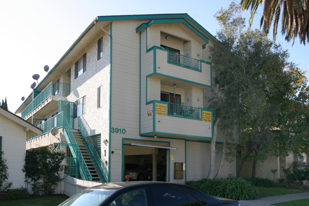 3910 E 11th St in Long Beach, CA - Building Photo