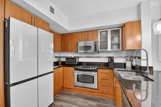 600 S Dixie Hwy in West Palm Beach, FL - Building Photo - Building Photo