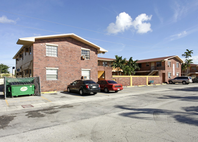 1235 W 66th St in Hialeah, FL - Building Photo - Building Photo