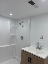 346 Glenbrook Rd, Unit 1 in Stamford, CT - Foto de edificio - Building Photo