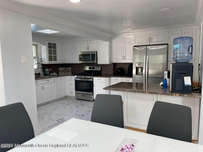 15 Larchwood Ave in West Long Branch, NJ - Building Photo - Building Photo