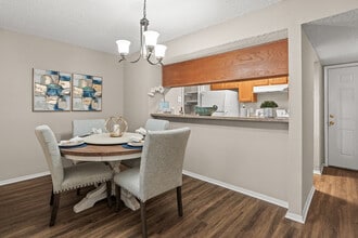 Woodlake Apartments in Grapevine, TX - Foto de edificio - Interior Photo