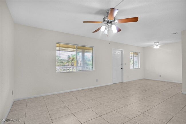 4601 Bayshore Dr in Naples, FL - Building Photo - Building Photo