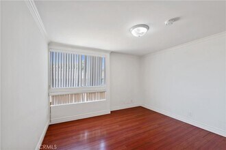 6042 Barton Ave in Los Angeles, CA - Foto de edificio - Building Photo