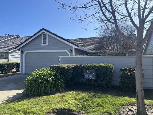 2252 Southport Ln in Modesto, CA - Building Photo - Building Photo