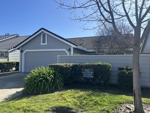 2252 Southport Ln in Modesto, CA - Building Photo - Building Photo