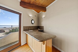 23665 E Cliff Dr in Santa Cruz, CA - Building Photo - Building Photo