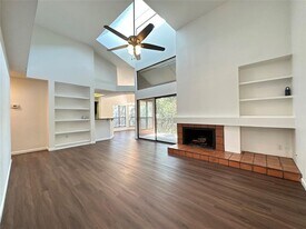 4711 Spicewood Springs Rd, Unit 213 in Austin, TX - Building Photo