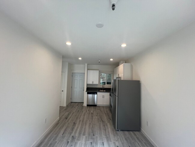 Newly Renovated 1 bedroom in Gardena, CA - Building Photo - Building Photo