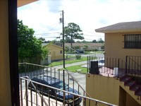 330 Sharar Ave in Opa Locka, FL - Foto de edificio - Building Photo