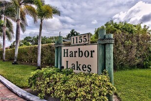 1155 Sandpiper St in Naples, FL - Building Photo