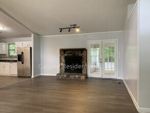 5825 Vernier Dr SW in College Park, GA - Building Photo - Building Photo