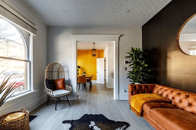 313 W 4th Ave