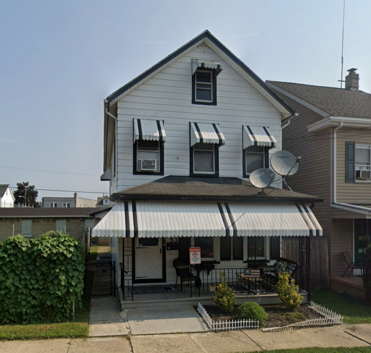 53 Lewis St in Phillipsburg, NJ - Building Photo