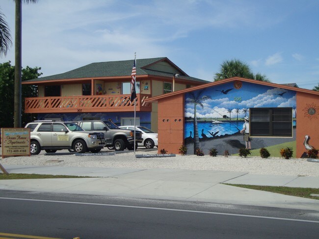 Ocean House Apartments in Fort Pierce, FL - Building Photo - Building Photo