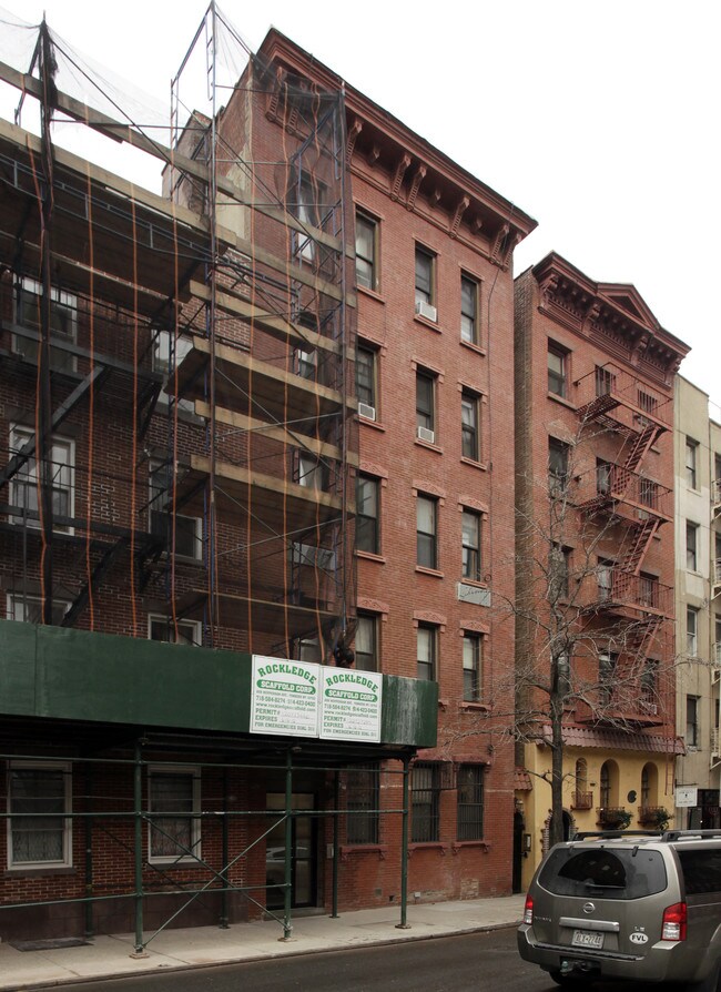 13 Cornelia St in New York, NY - Building Photo - Building Photo