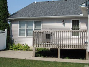 3011 Belmont Pl in Riverdale, IA - Building Photo - Building Photo
