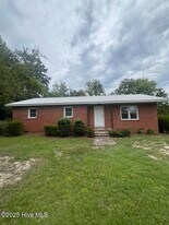 10501 NC-211 in Aberdeen, NC - Building Photo